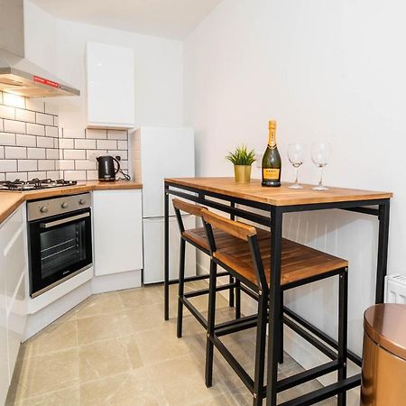 Two Bedroom Apartment - En Suites - Smart Tv'S - Wifi - Netflix - Bearwood Birmingam Exterior foto