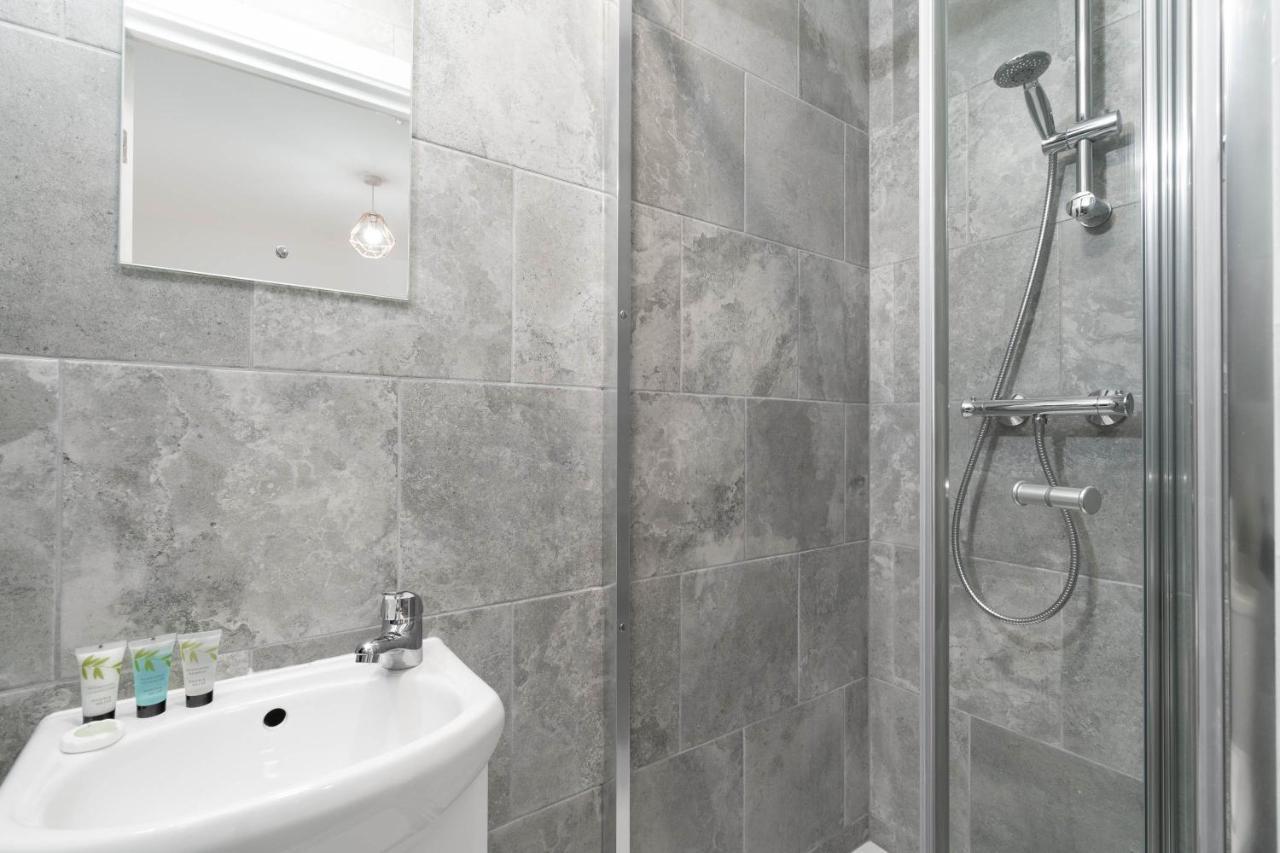 Two Bedroom Apartment - En Suites - Smart Tv'S - Wifi - Netflix - Bearwood Birmingam Exterior foto